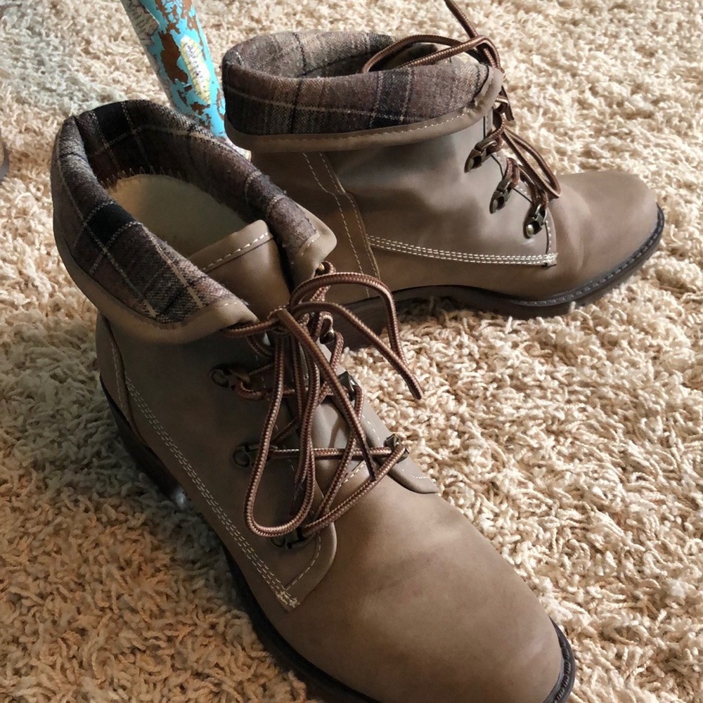 Boots brown size 8 hardly worn